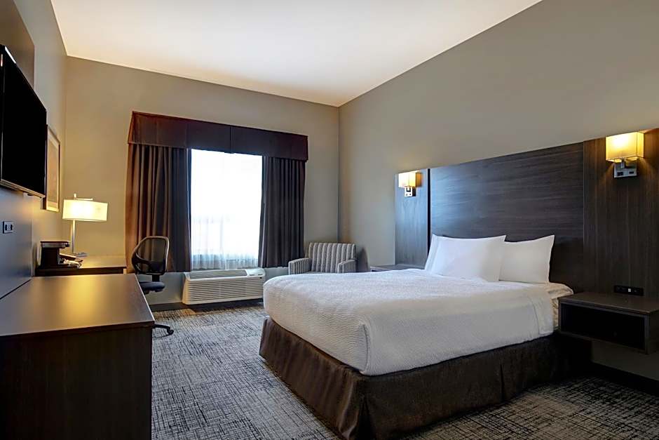 Days Inn & Suites by Wyndham Warman