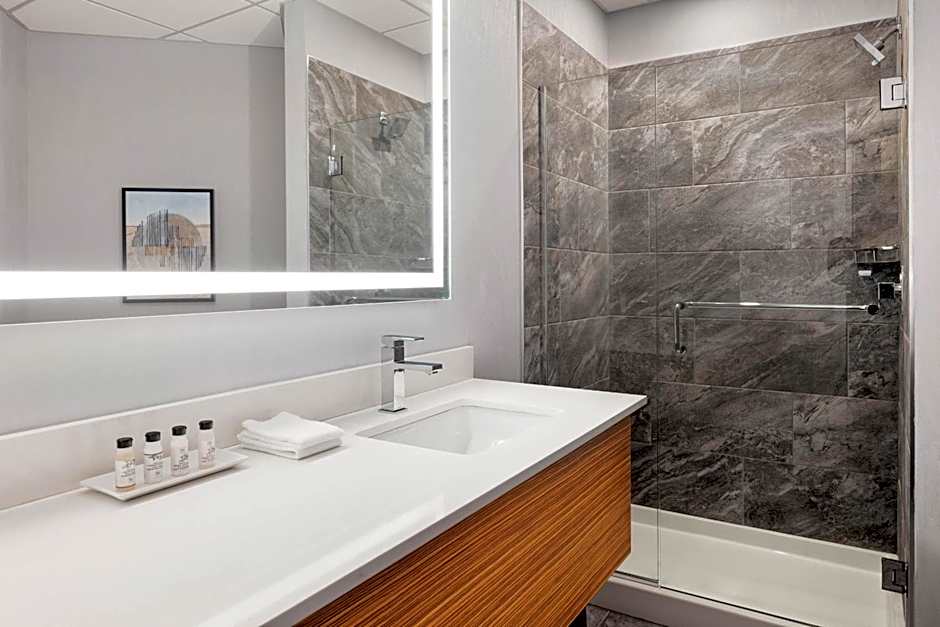 Delta Hotels by Marriott Grande Prairie Airport