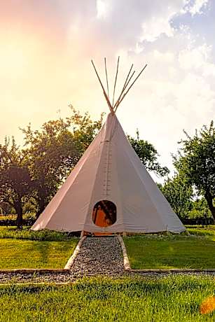 Moon Glamping Resort 
