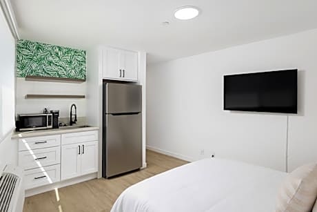Kitchenette Suite - 1 Queen Bed