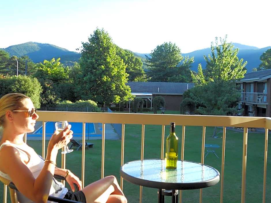 Motel Sierra - Bright