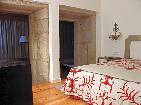 Family Suite (4 Adults + 2 Children)