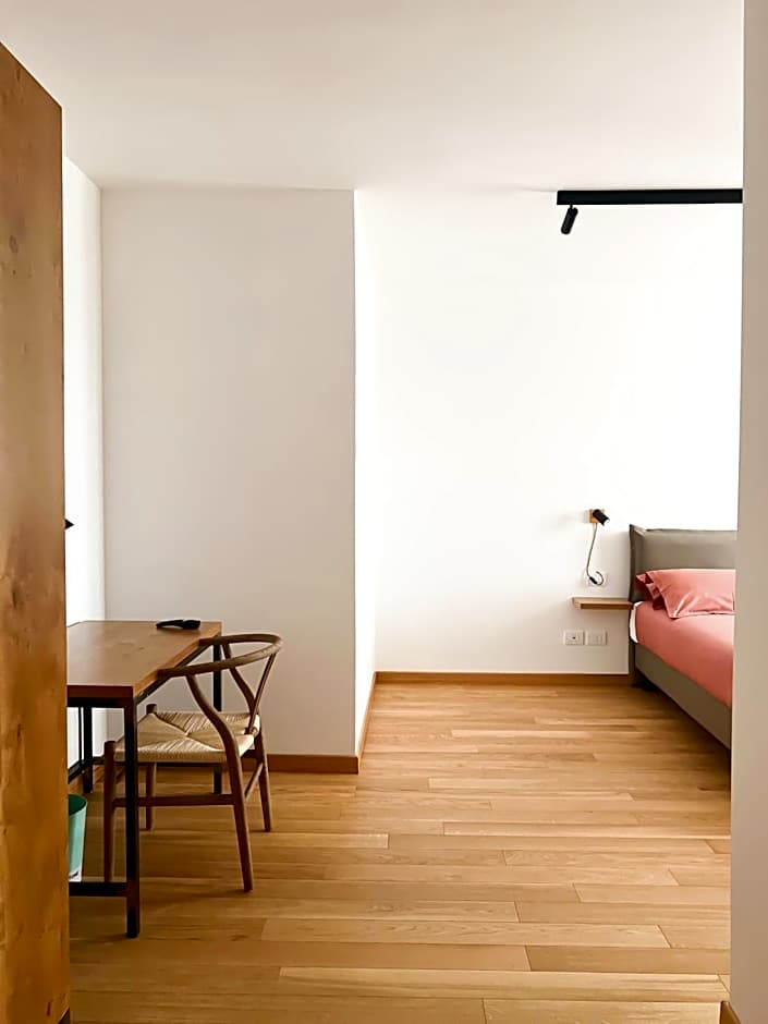 Glass House - Smart Rooms & Parking