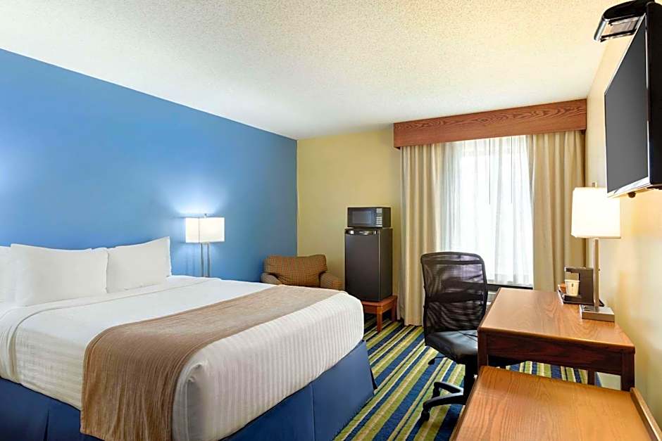 Days Inn by Wyndham Fargo/West Acres