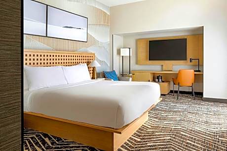Larger Guest room, 1 King, Balcony