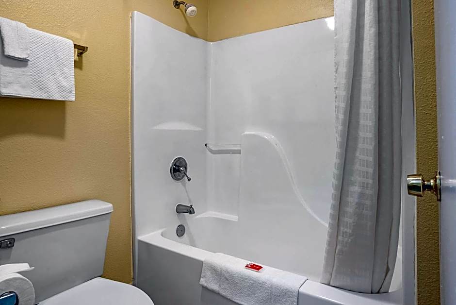 Econo Lodge Inn & Suites Evergreen