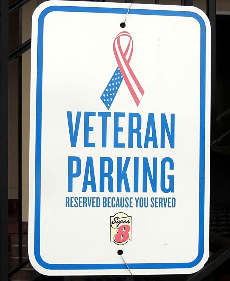 Super 8 by Wyndham Mifflinville Near Bloomsburg