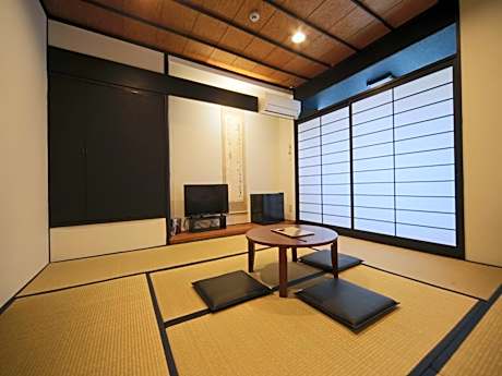 Economy Triple Room with Shared Bathroom