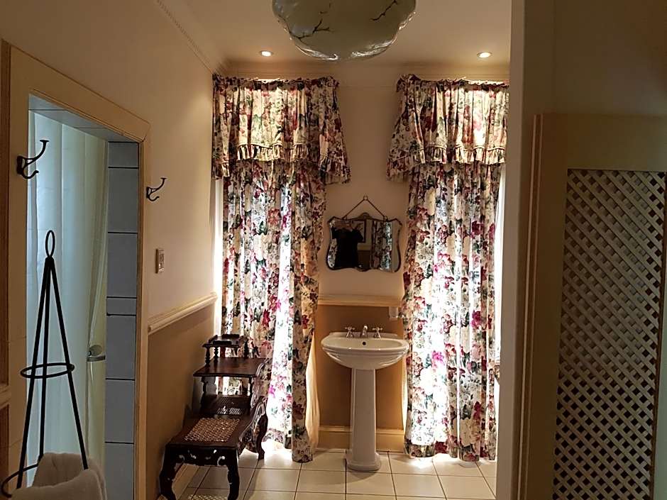 Sherwood's Country House