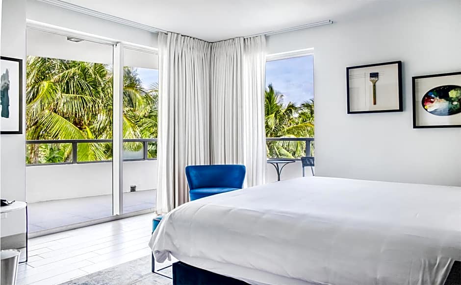 Photo 1 of 4 of Studio Suite, Ocean front