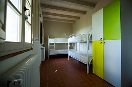 Single Bed in Mixed Dormitory Room