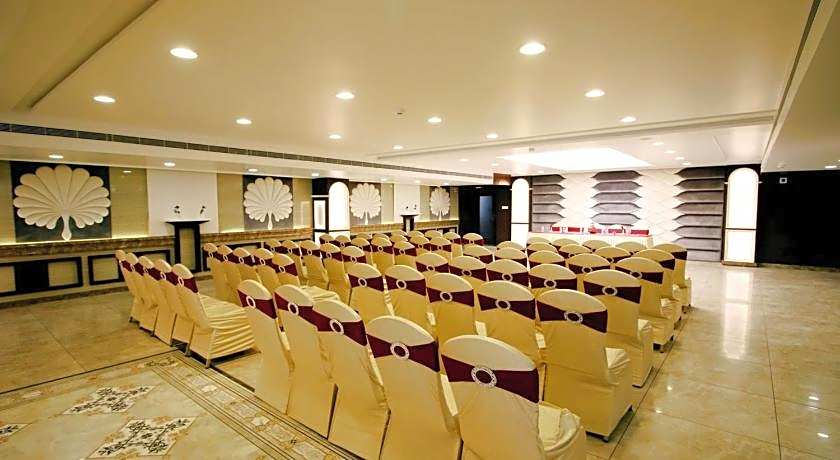 Pinnacle by Click Hotels, Lucknow