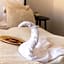 Deluxe Swan Stone Castle Apartment