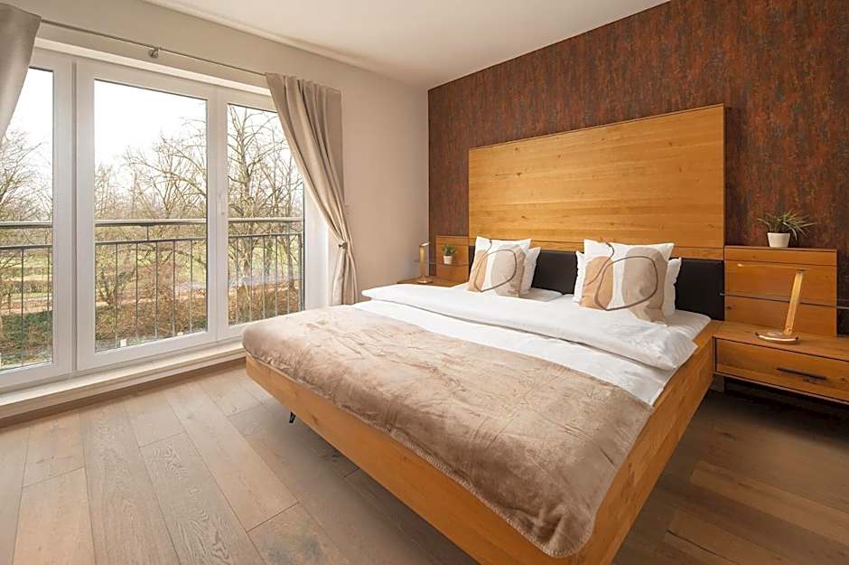 Hotel Vier Jahreszeiten an der Therme & Kliniken Bad Krozingen Nähe Freiburg & Schwarzwald Ideal für Wellness Kur & Business Ausflüge 24h Check In- WLAN & Parken gratis