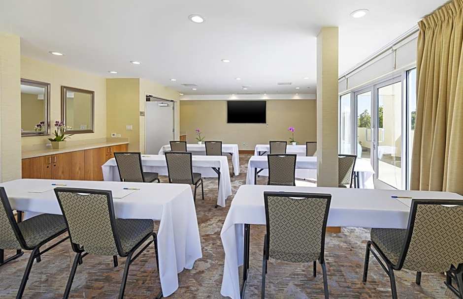 Redondo Beach Hotel, Tapestry Collection by Hilton