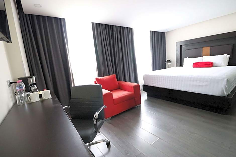 Best Western Plus Metepec & Suites