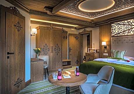 Family Room with Mountain View