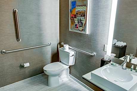 King Suite with Tub - Accessible/Non-Smoking