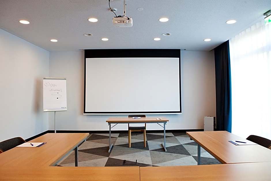 Holiday Inn Express Frankfurt Airport - Raunheim By IHG