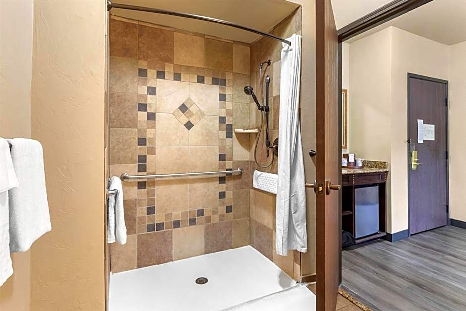 Best Western Plus Cimarron Hotel & Suites