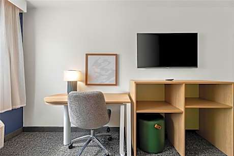 King Room with Bath Tub - Mobility/Hearing Access