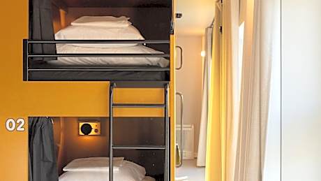 Bed in 10-Bed Female Dormitory Room with Private Ensuite