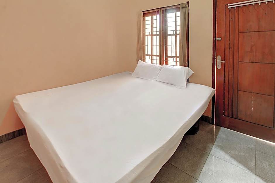 OYO Life 92846 Kost Putra Griya Eka