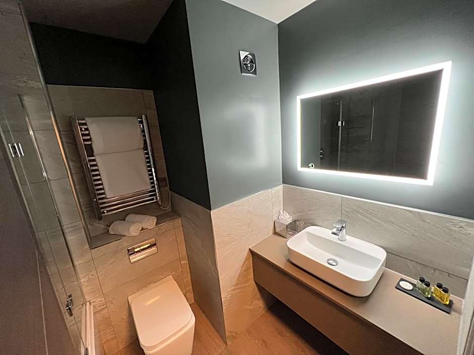 The Essex Golf & Country Club Hotel