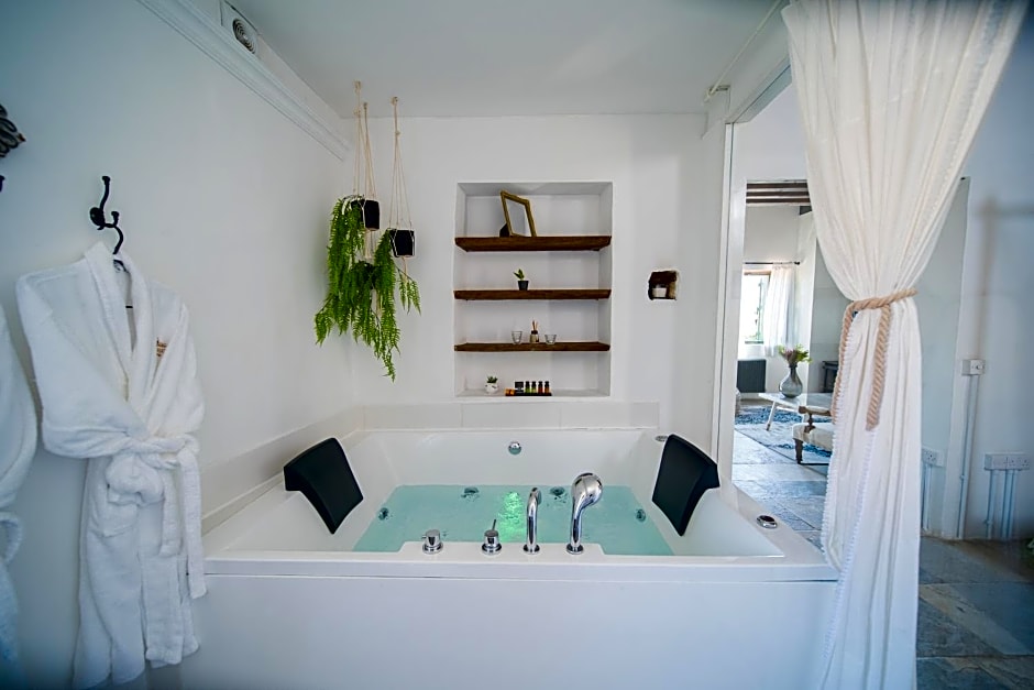 Oinou Strata - Adults Only