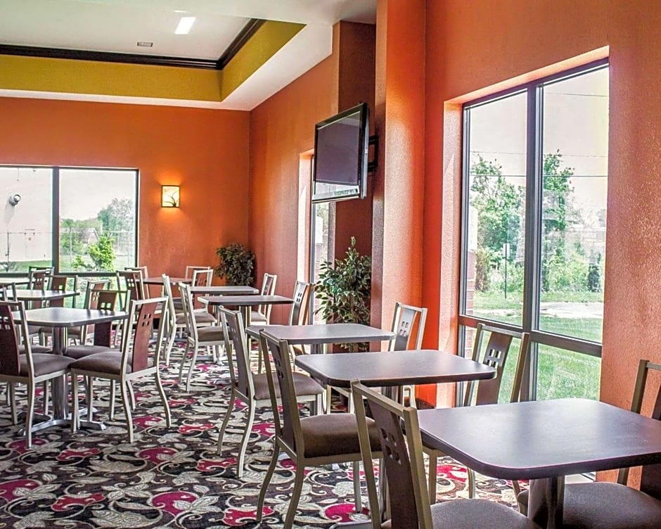 Comfort Suites East Broad at 270