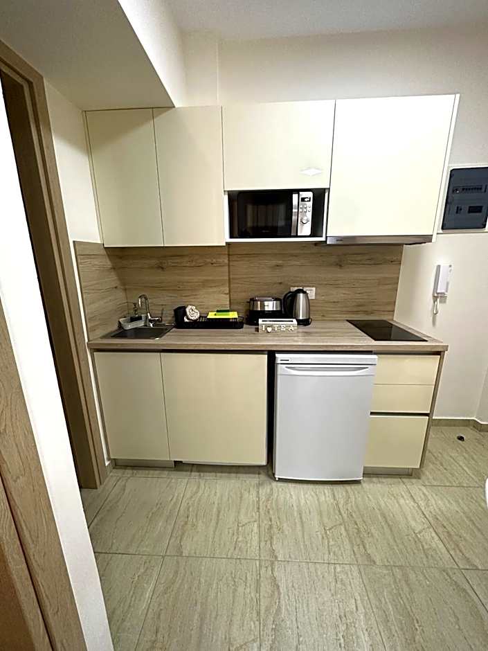 Navarino Luxe Suites