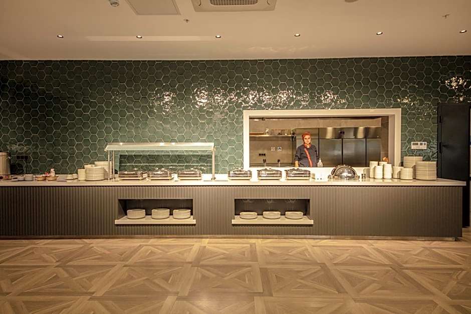 V Center Hotel