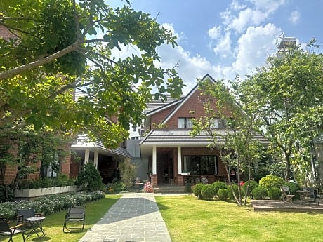 Hoang Loc Villa Hotel