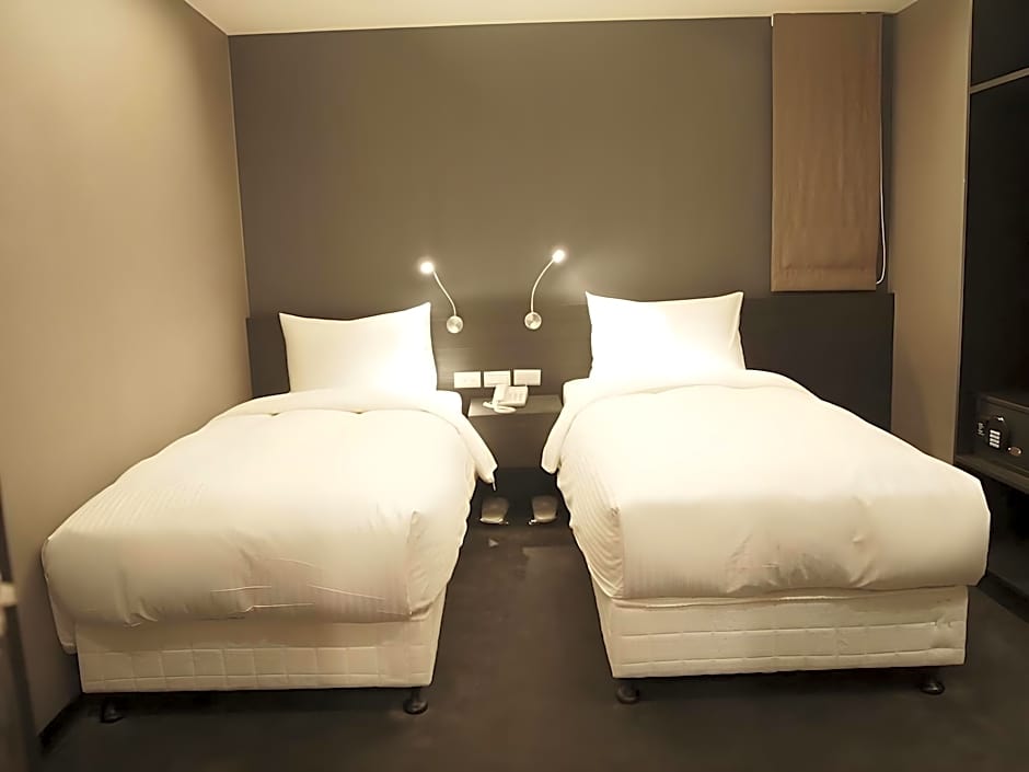 Fairytale YiSu Hot Spring Hotel