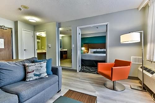 Photo 1 of 4 of Business King Room