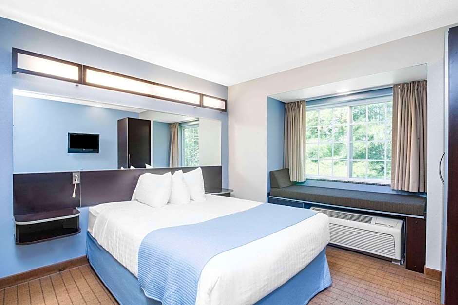 Microtel Inn & Suites By Wyndham Bath