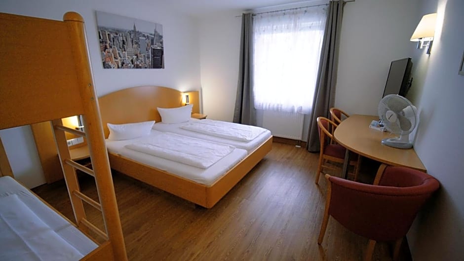 Hotel SunParc - SHUTTLE zum Europa-Park Rust 4km & Rulantica 2km