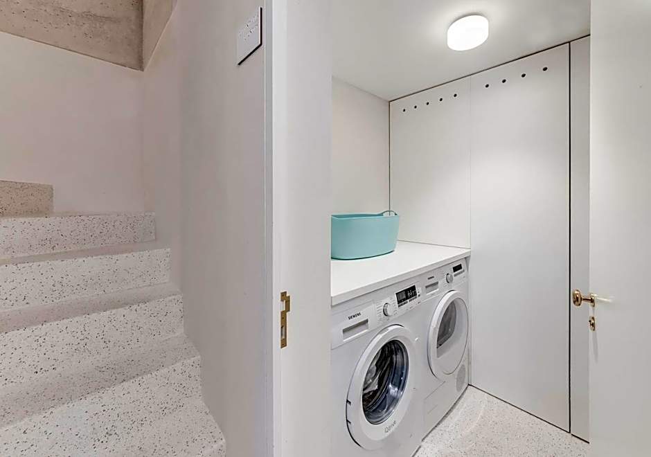 Oporto Street das Aldas - River View