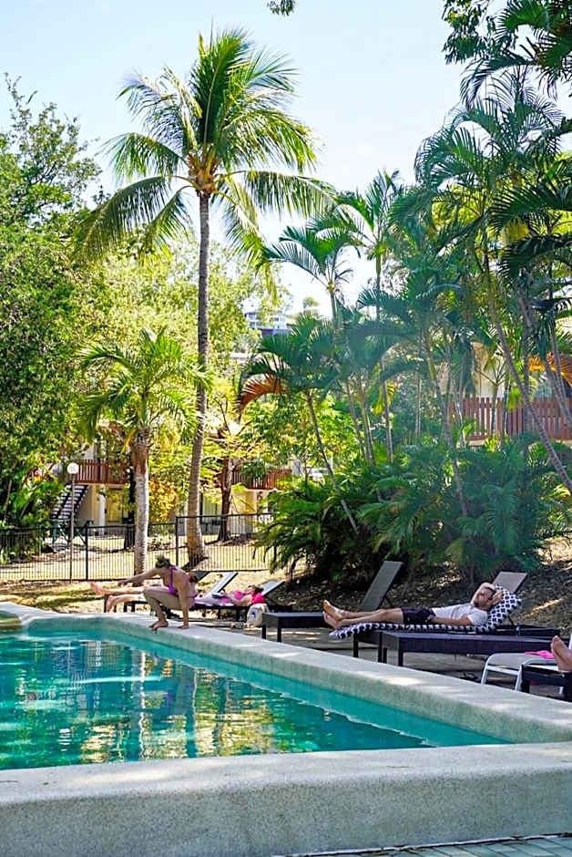 Nomads Airlie Beach Hotel