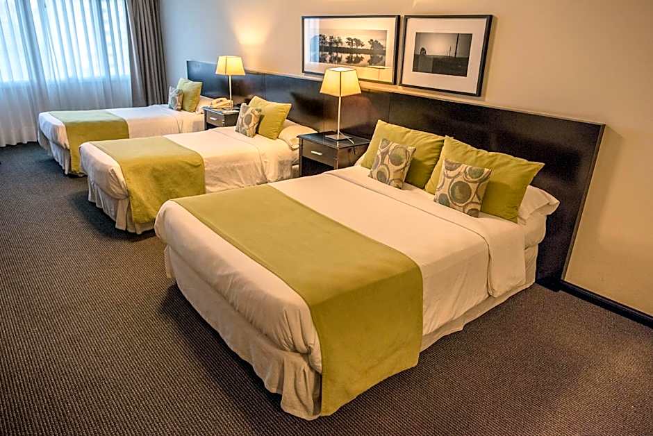 Plaza Real Suites Hotel