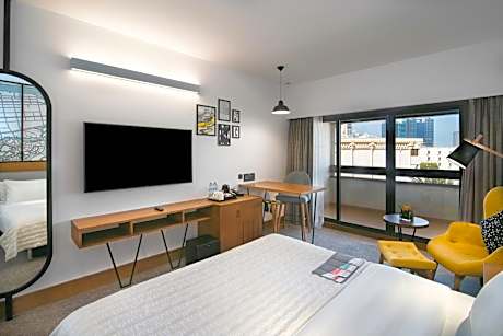 Club Room King Resort View with Club Lounge Access