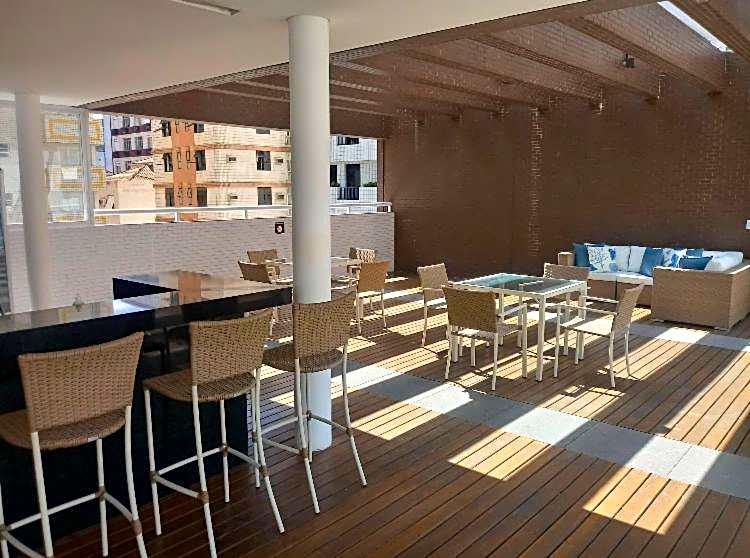 Vista Mar Unlimited Frente Mar Ar Condicionado Garagem Arrumação Andar Alto e piscina aquecida, sauna e muito mais!