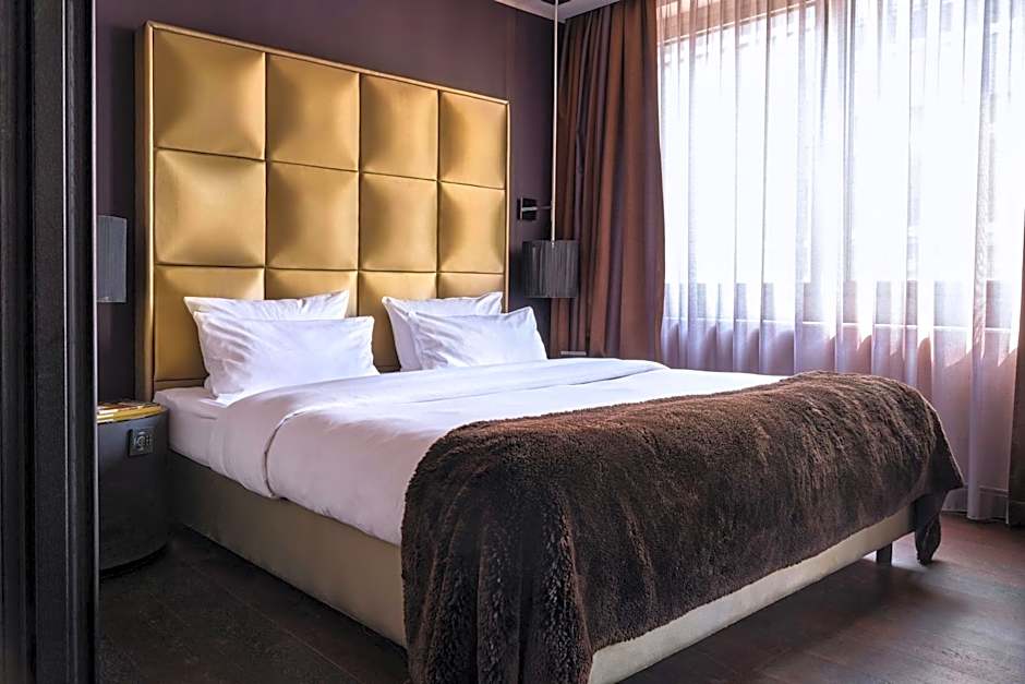 Roomers Frankfurt Central, Autograph Collection