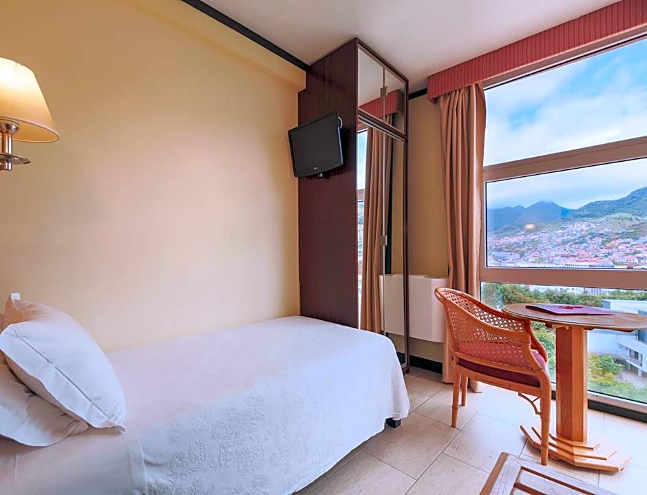 Photo 1 of 1 of Single Room
