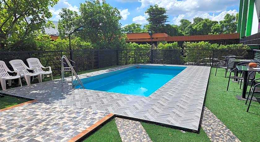 The Breton Hotel (Media)