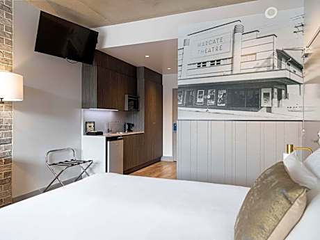 Deluxe Room with King Bed
