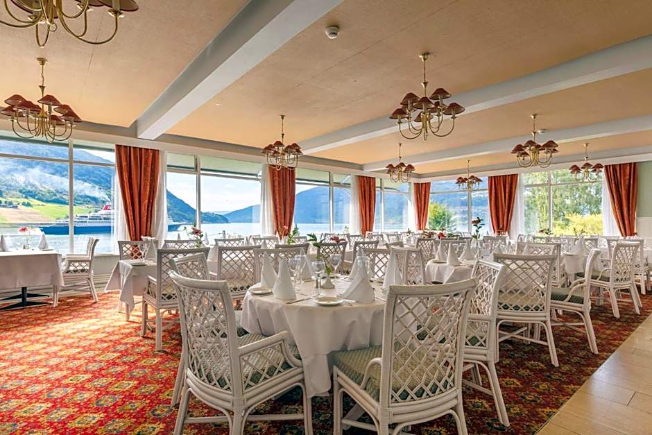 Olden Fjordhotel