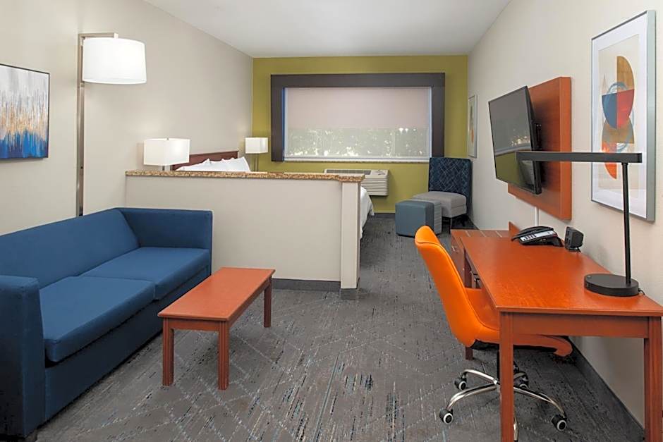 Holiday Inn Express Hotel & Suites Farmington By IHG