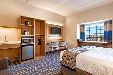 King Suite - Mobility Access/Non-Smoking