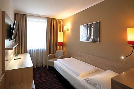 Standard Triple Room (no air-condition)